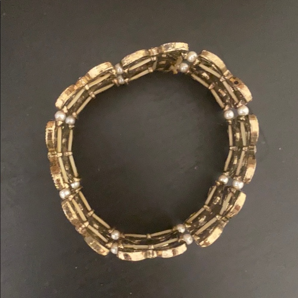 Forever 21 elastic/stretch butterfly bracelet 🦋 - Picture 5 of 6